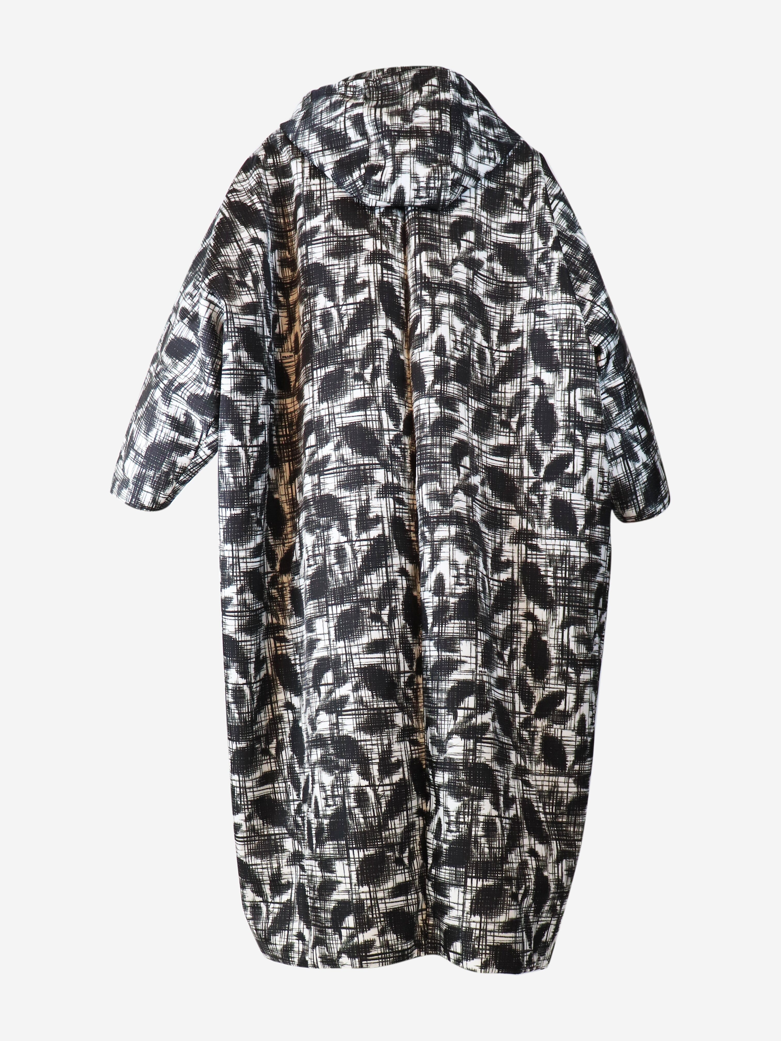 Black and white Re-Nylon printed raincoat - size UK 4 - Image 6